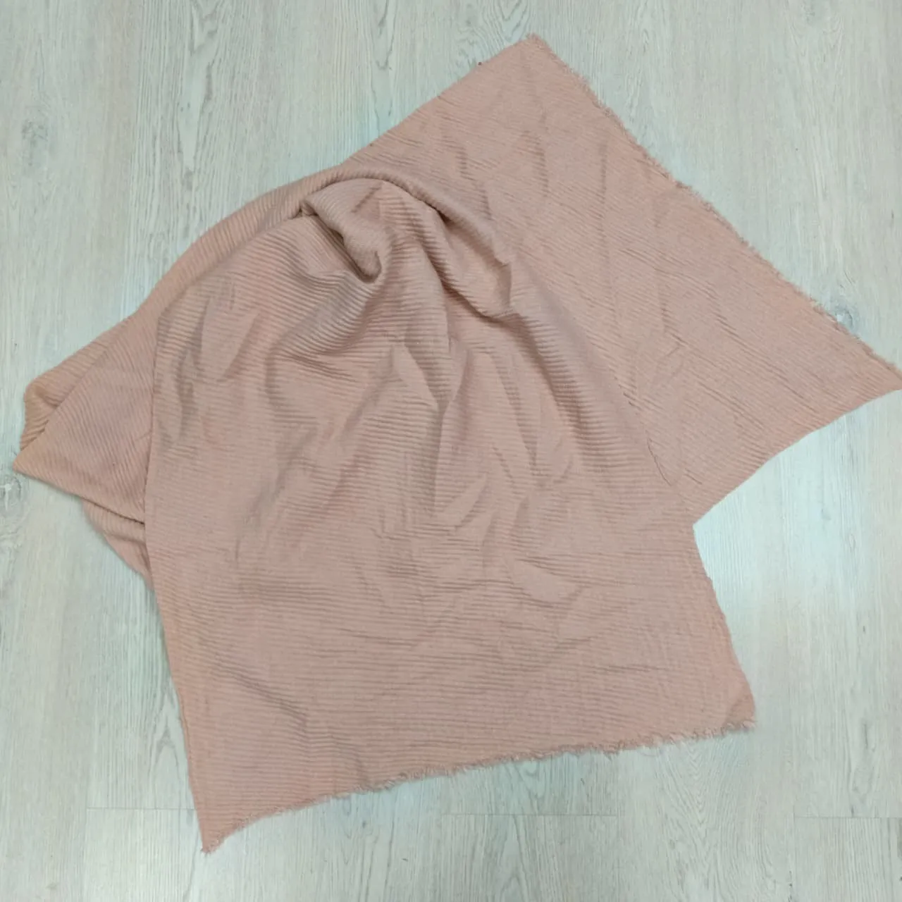 19079 Caps scarfs extra