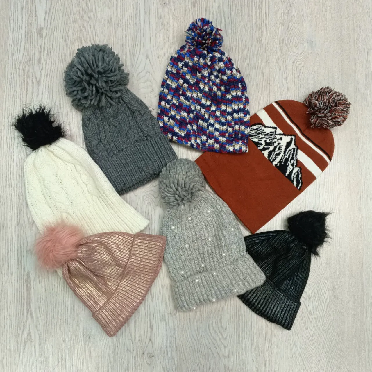 19079 Caps scarfs extra