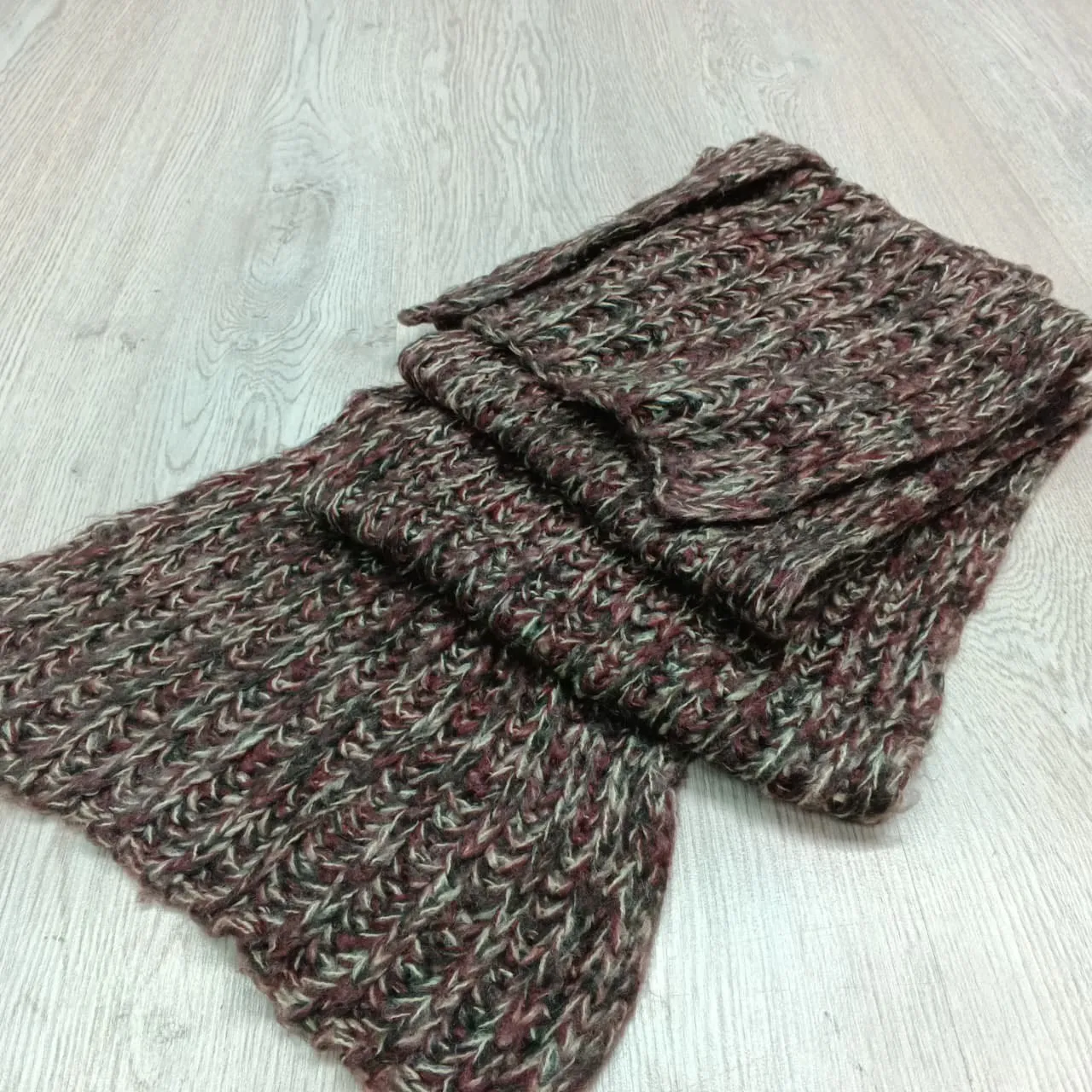 19079 Caps scarfs extra